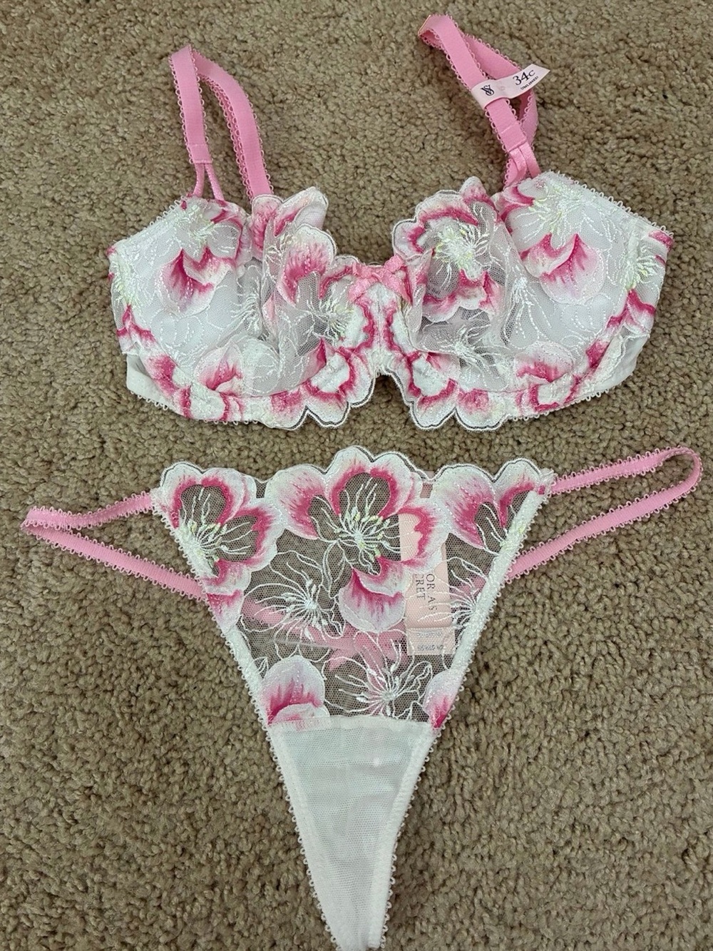 Victoria’s Secret floral lace bra and panty set sz 34C